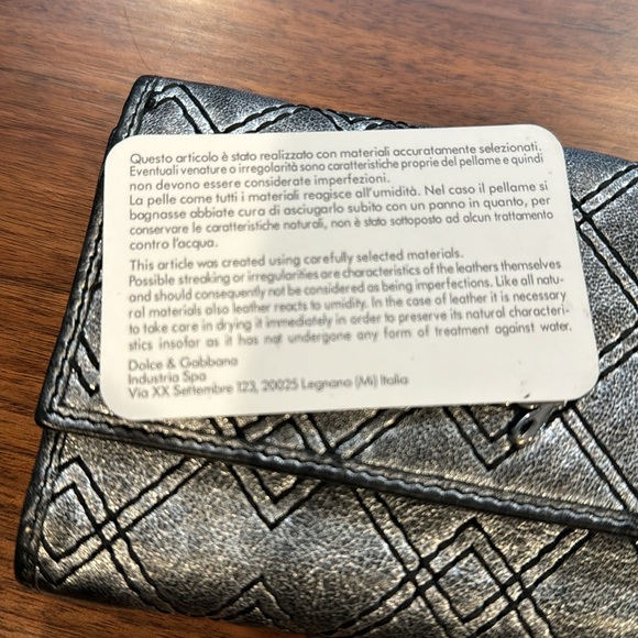 Authentic Dolce & Gabbana wallet - metallic leather with two zipped pockets NWOT - Picture 6 of 14